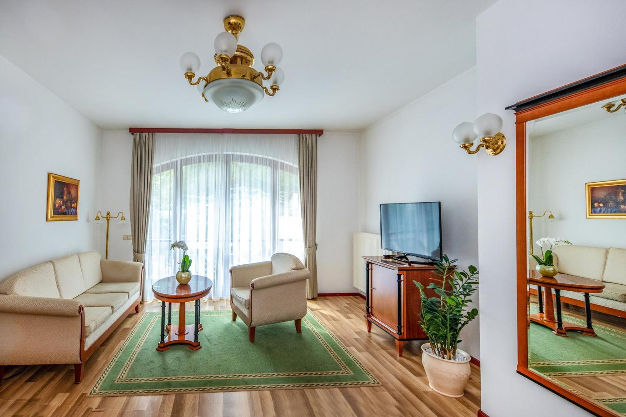 Hotel Szarvaskut 4*
