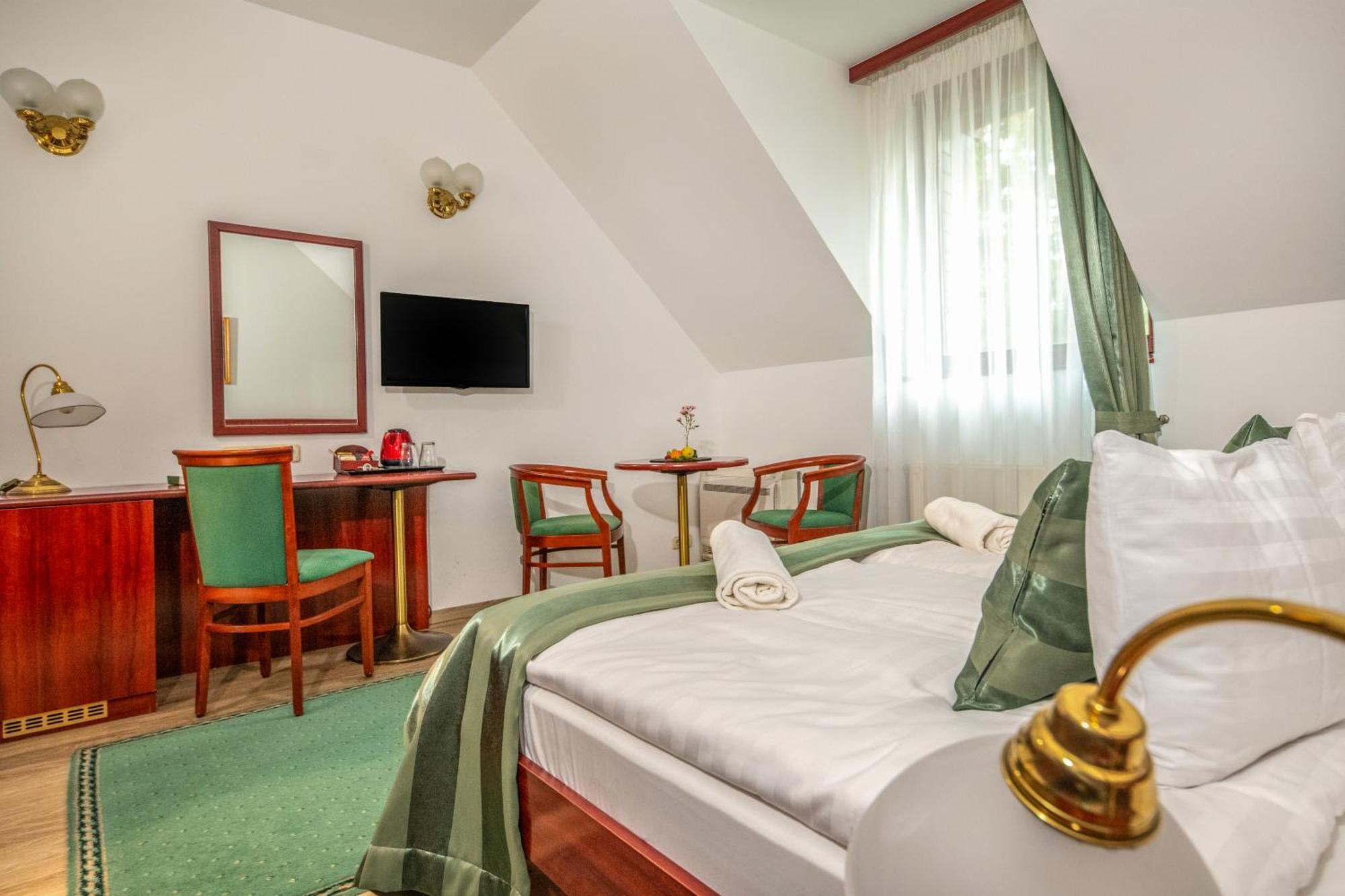 Szarvaskut Hotel Zirc