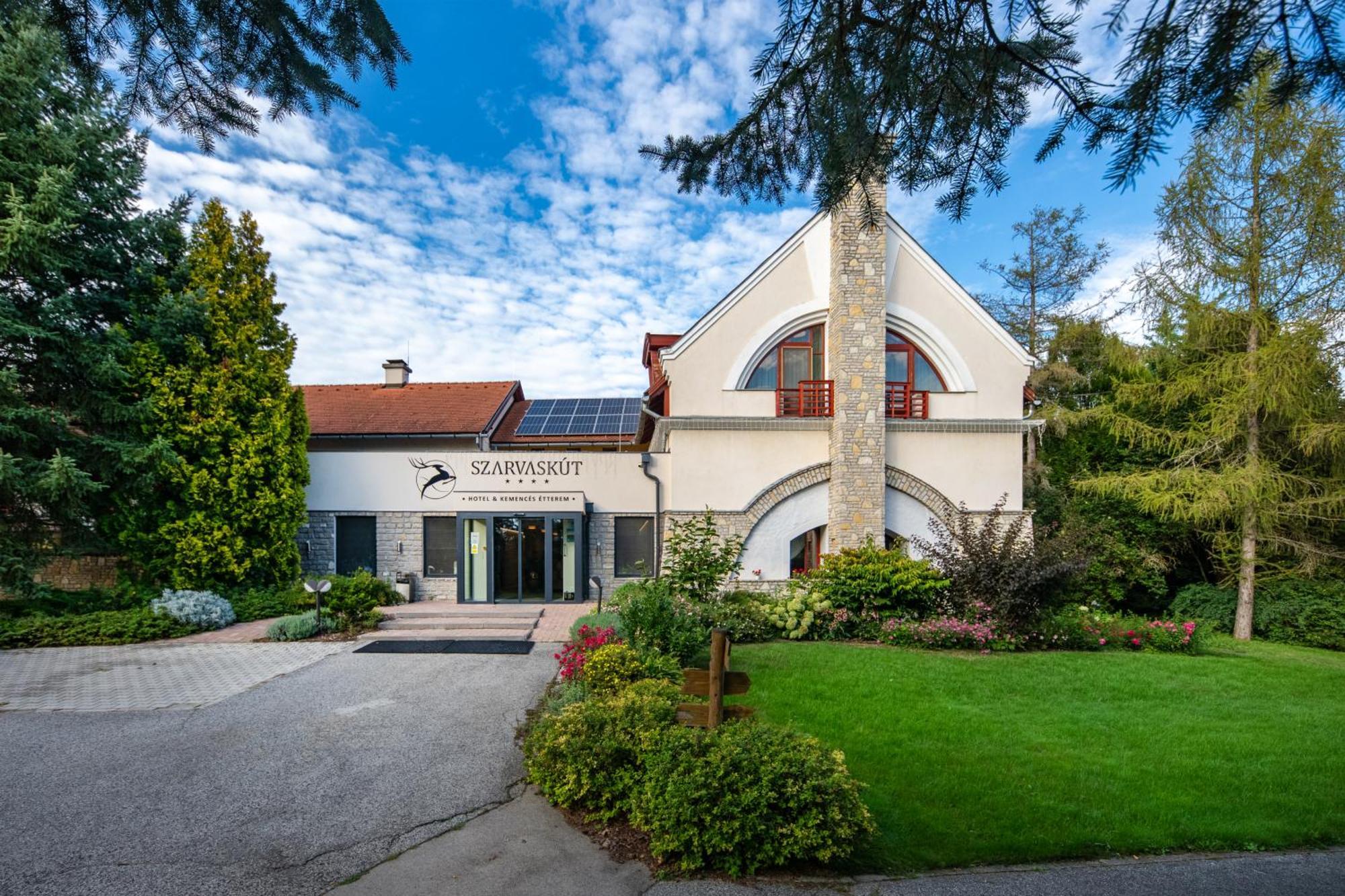 Hotel Szarvaskut 4*